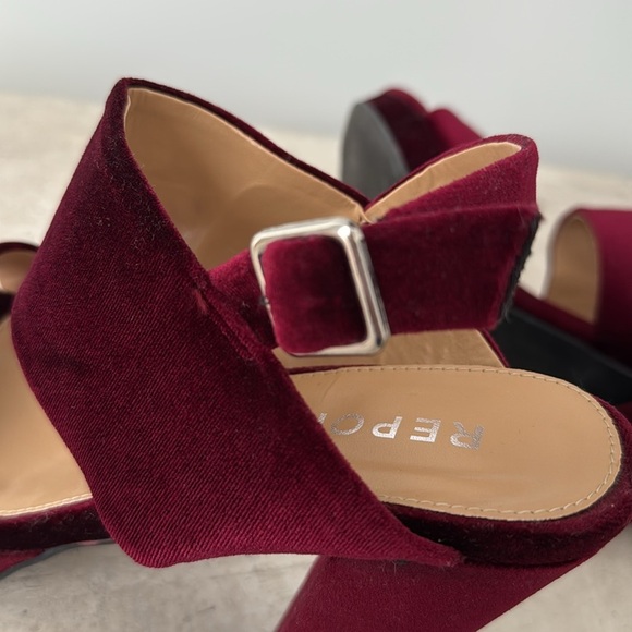 Report Red Velevet Sandals - Picture 8 of 9